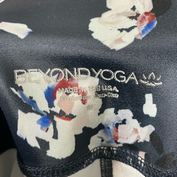 Beyond Yoga Olympus floral navy leggings 287 - Picture 7 of 9